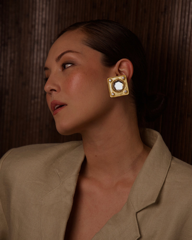 REIGN EARRINGS (WHITE/PEARL)