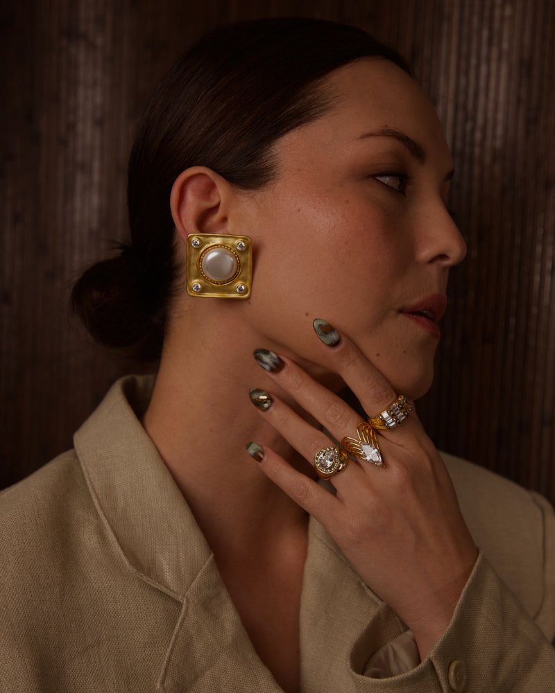 REIGN EARRINGS (WHITE/PEARL)