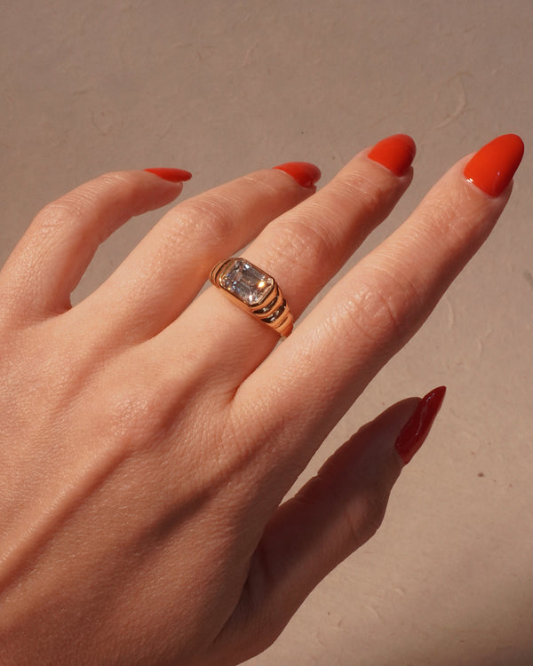 Vintage Ribbed Baguette Ring (Sz 7)