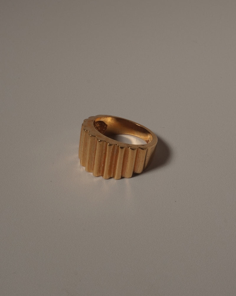 VINTAGE RIBBED GOLD BAND