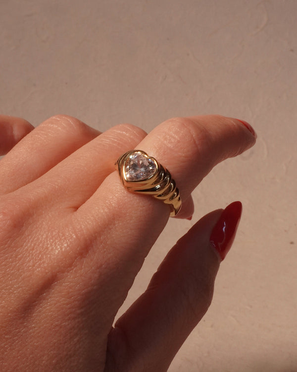 Vintage Ribbed Heart Ring (Sz 7)