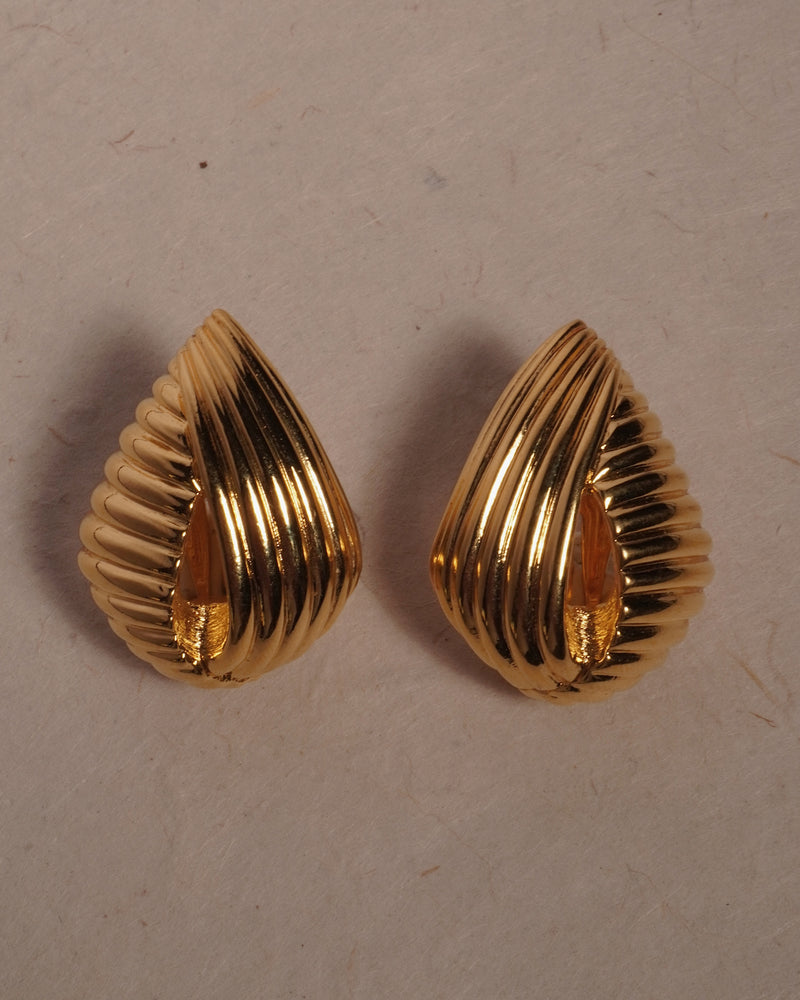 Vintage Ribbed Teardrop Clip Ons