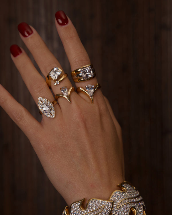 VINTAGE TEARDROP CZ "V" RING