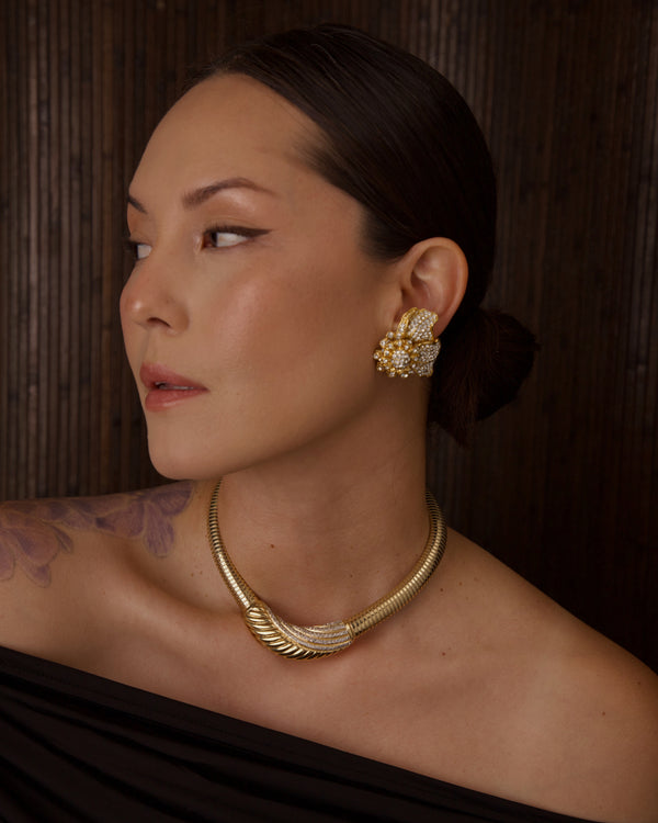 VINTAGE VOGUE BIJOUX PAVÉ RIBBED OMEGA NECKLACE