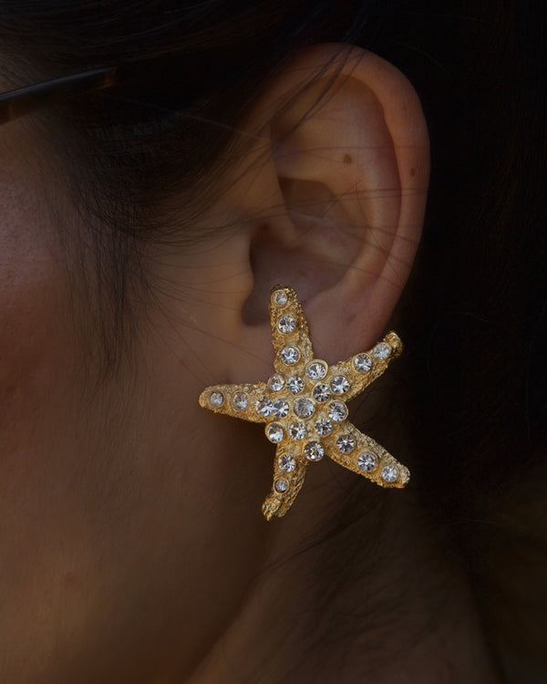 VINTAGE WHITE STARFISH CLIP ONS