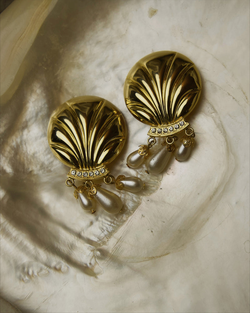 Vintage Art Deco Shell Clip Ons (Small)