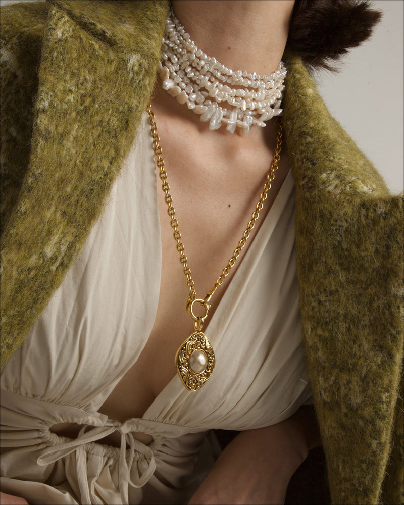 Vintage CHANEL Pearl Pendant Necklace