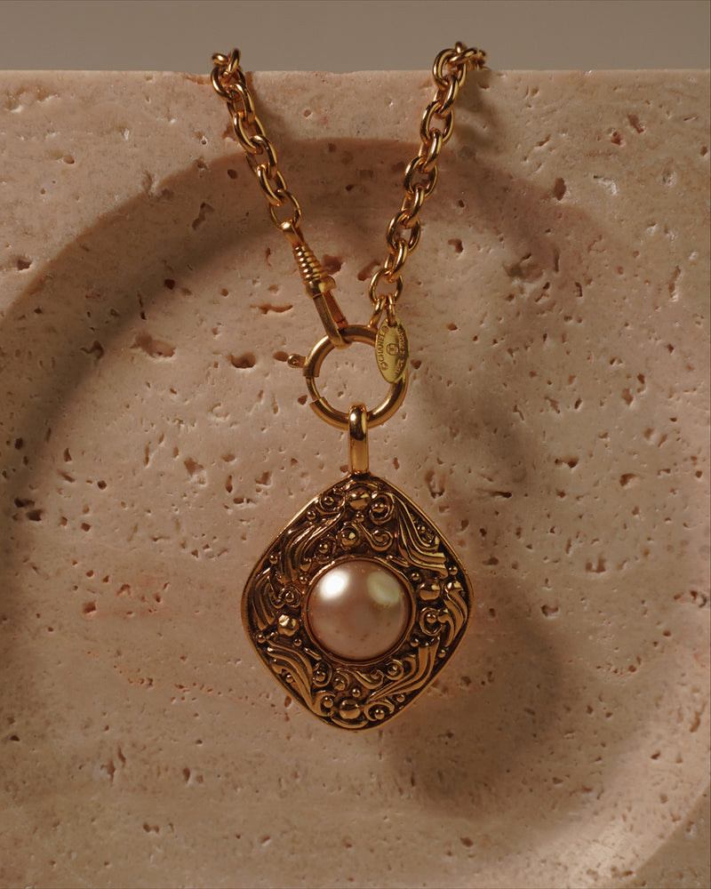 Vintage CHANEL Pearl Pendant Necklace