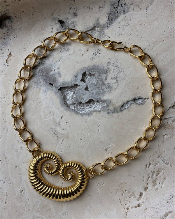 Vintage Chunky Swirled Pendant Necklace