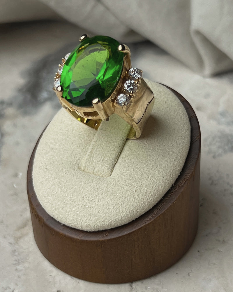 Vintage Green Glass Cocktail Ring Sz 7