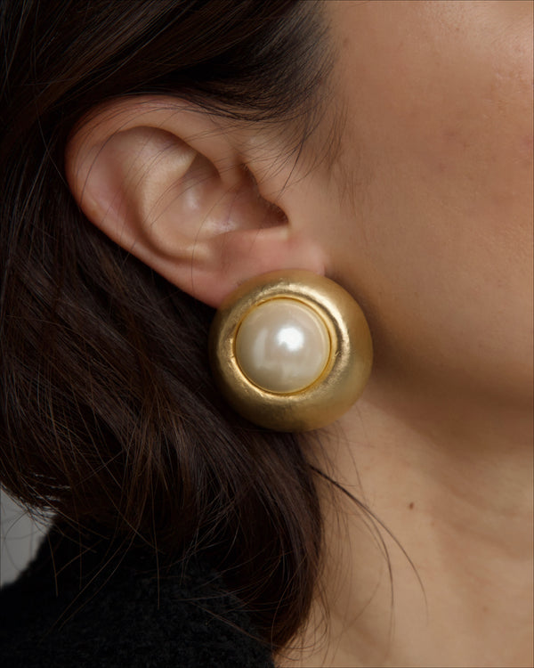 Vintage Oversized Pearl Cabochon Clip Ons