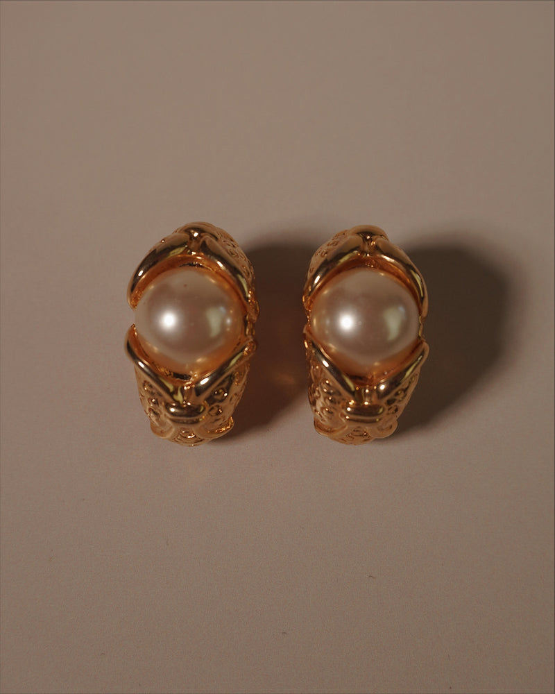 Vintage Pearl Etruscan Clip Ons