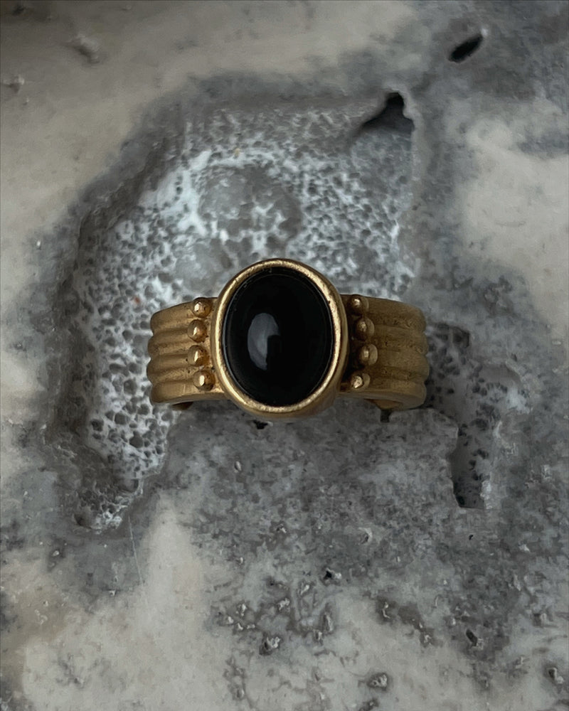 Vintage Ribbed Black Cabochon Ring Sz 8.5