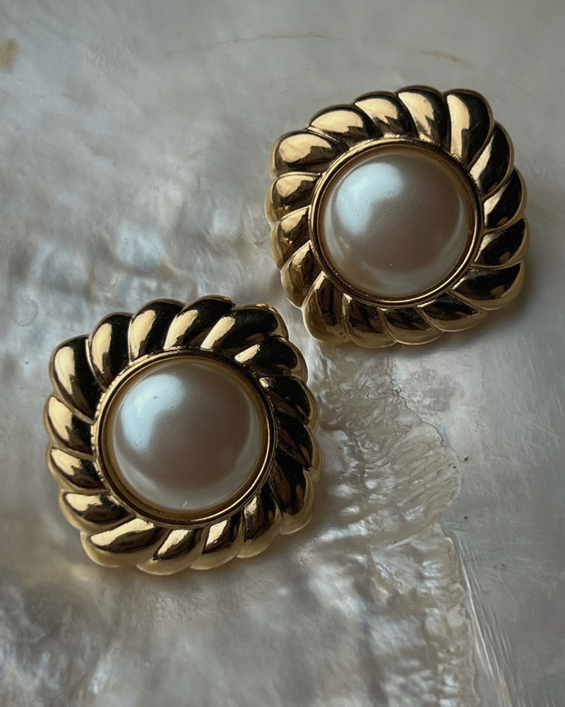 Vintage Swirled Pearl Cabochon Clip Ons